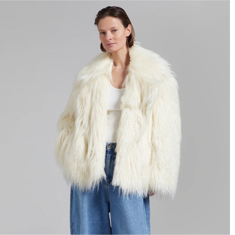 Short Fur Coat - Picture 2 of 8